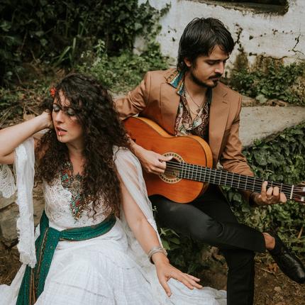 Clavo y Canela Trio